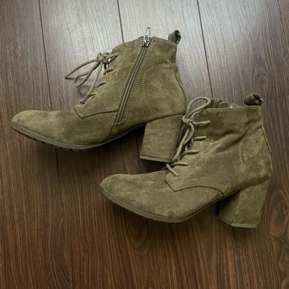 Madden Girl Olive Green Faux Suede Lace Up Heeled Booties Size 7 - Picture 2 of 8